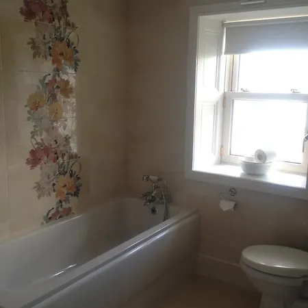 5 Bedroom Town House *