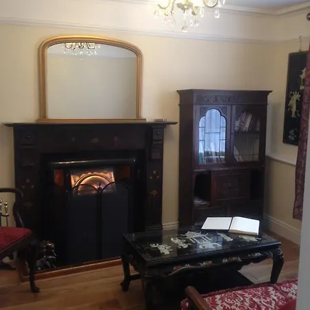 5 Bedroom Town House