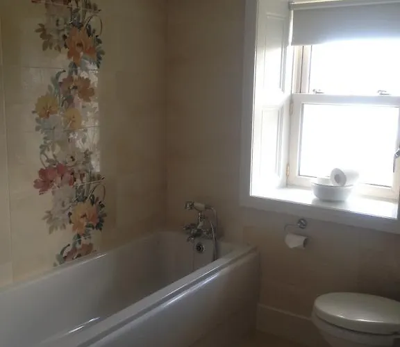 5 Bedroom Town House *