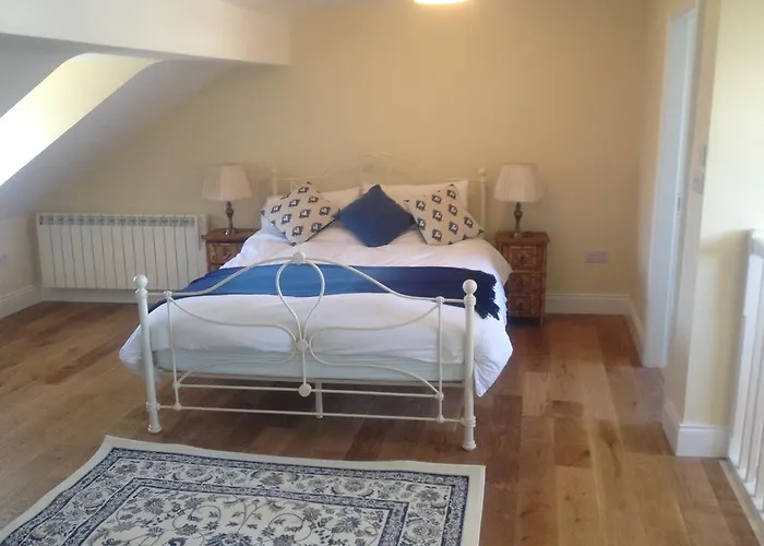 Дом отдыха 5 Bedroom Town House Дангарван