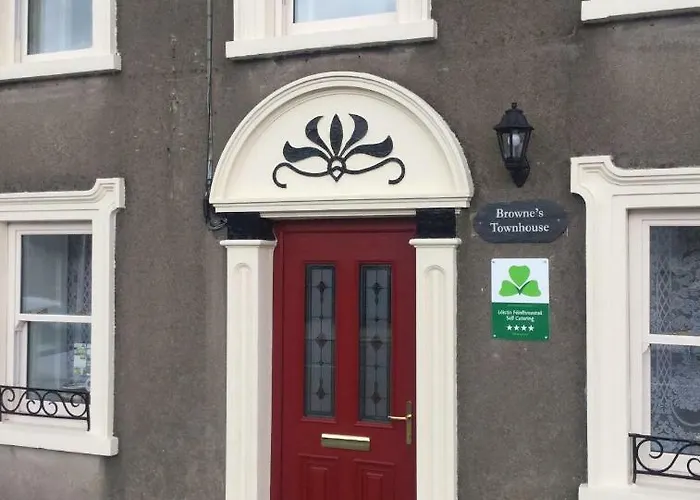 Дом отдыха 5 Bedroom Town House Дангарван